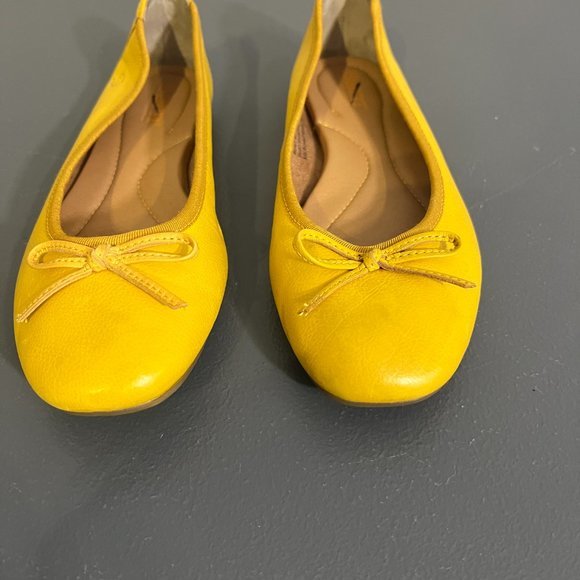 BORN Brin Leather Ballerina Bow Flats in Yellow (6) - Picture 4 of 10